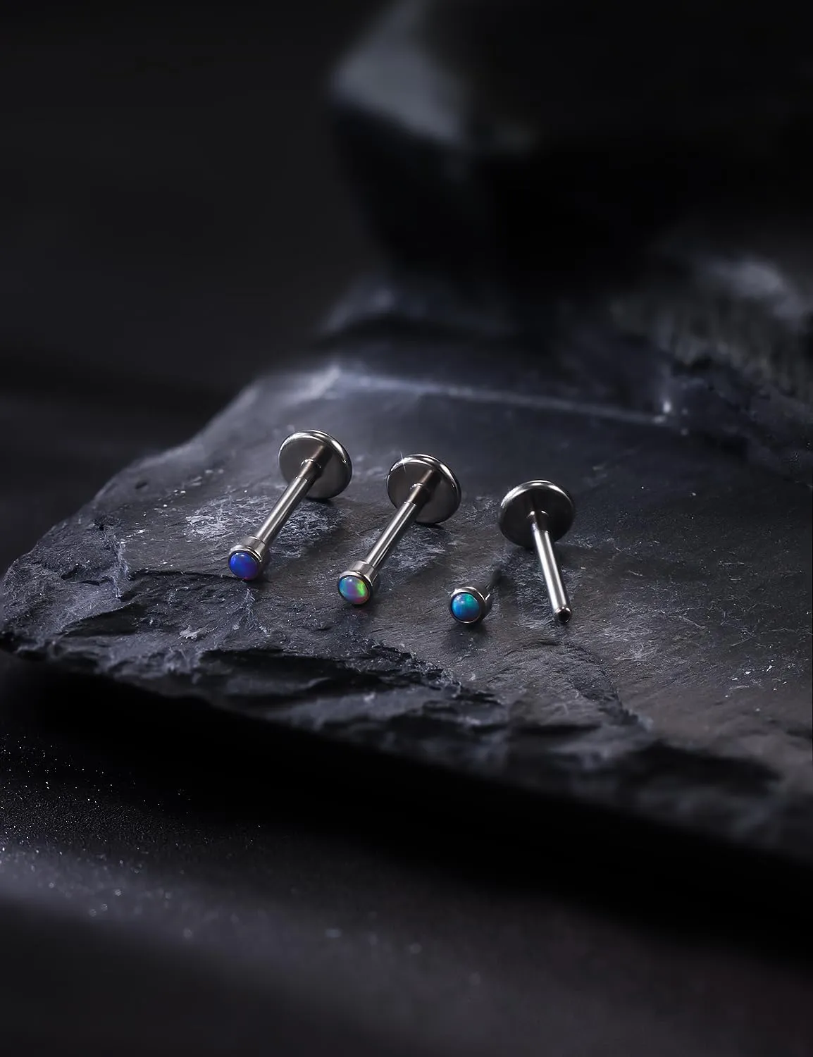 20G 18G 16G Titanium Threadless Flat Back Earrings Nose Ring Studs Tragus Labret Medusa Piercing Jewelry G23 Monroe Lip Ring Snake Bite Forward Helix Conch Cartilage Earrings Piercing Jewelry