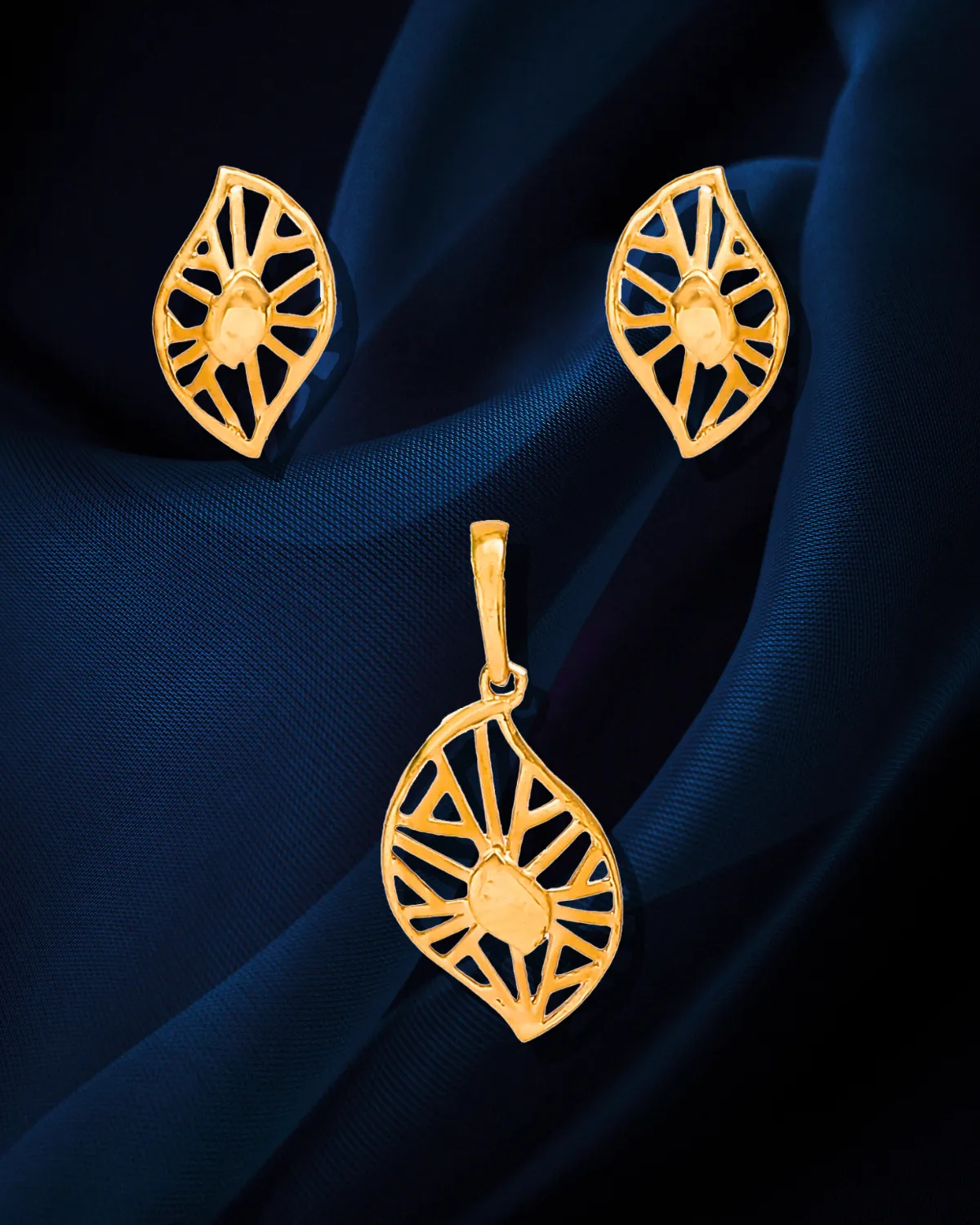 22 KT Designer Gold Pendant Set (D141)