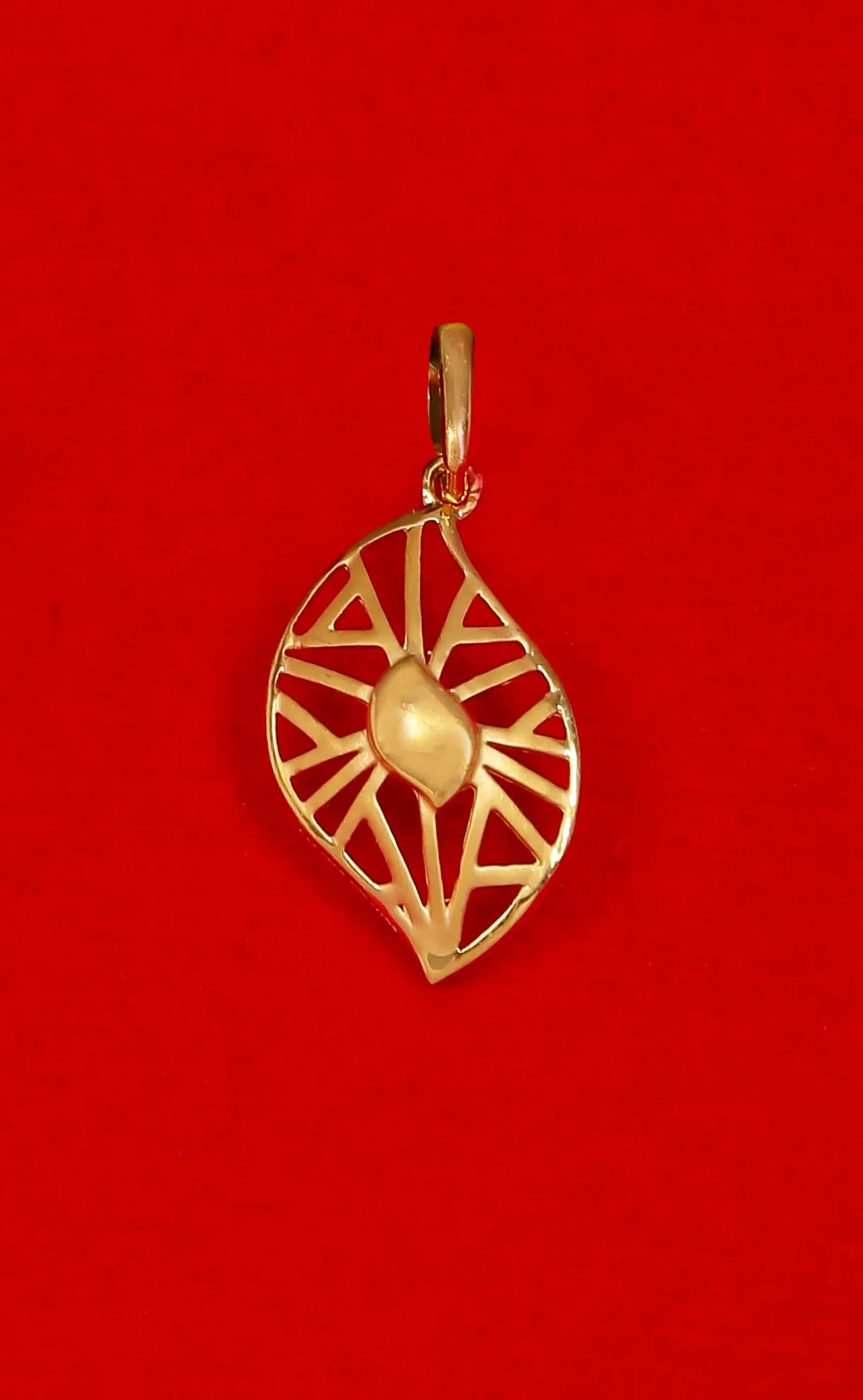 22 KT Designer Gold Pendant Set (D141)