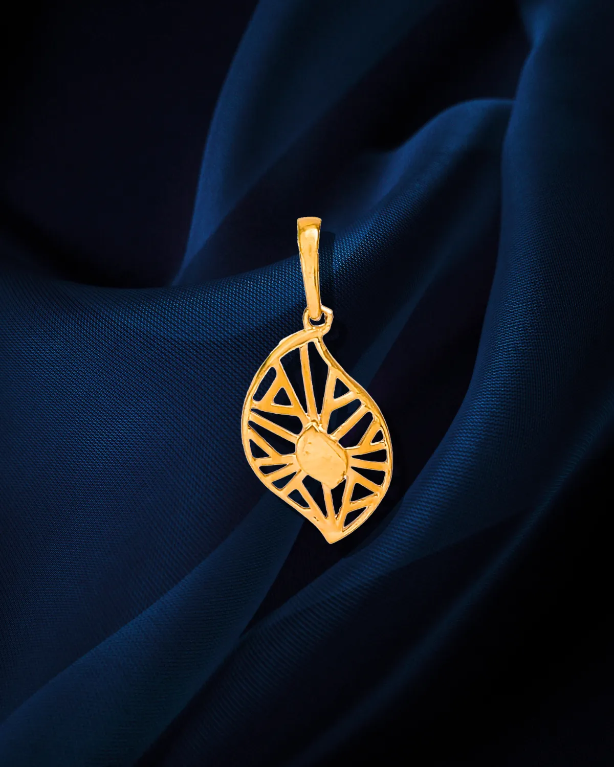22 KT Designer Gold Pendant Set (D141)