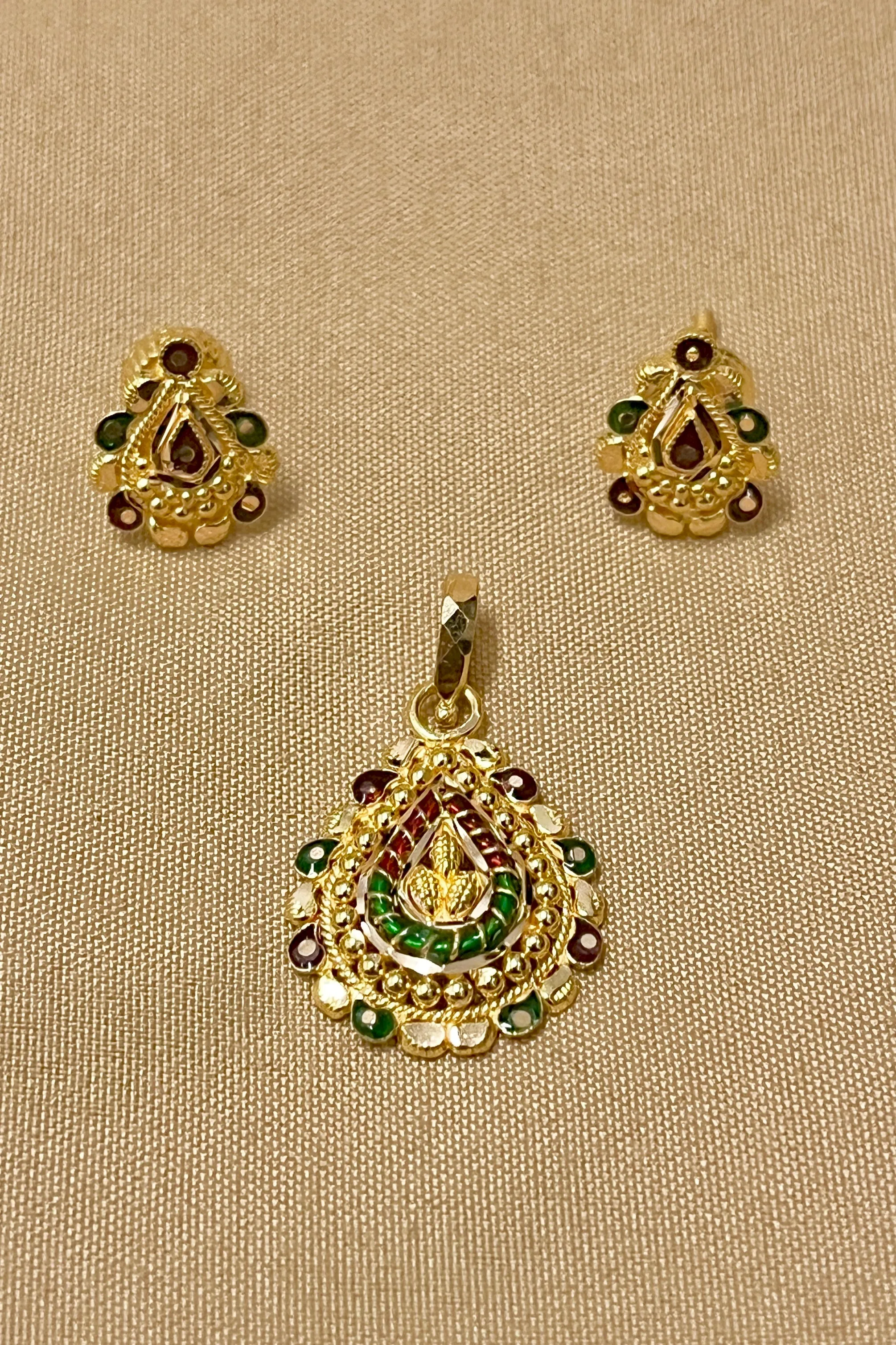 22 KT Gold Designer Teardrop Multicolor Pendant Set (D117)
