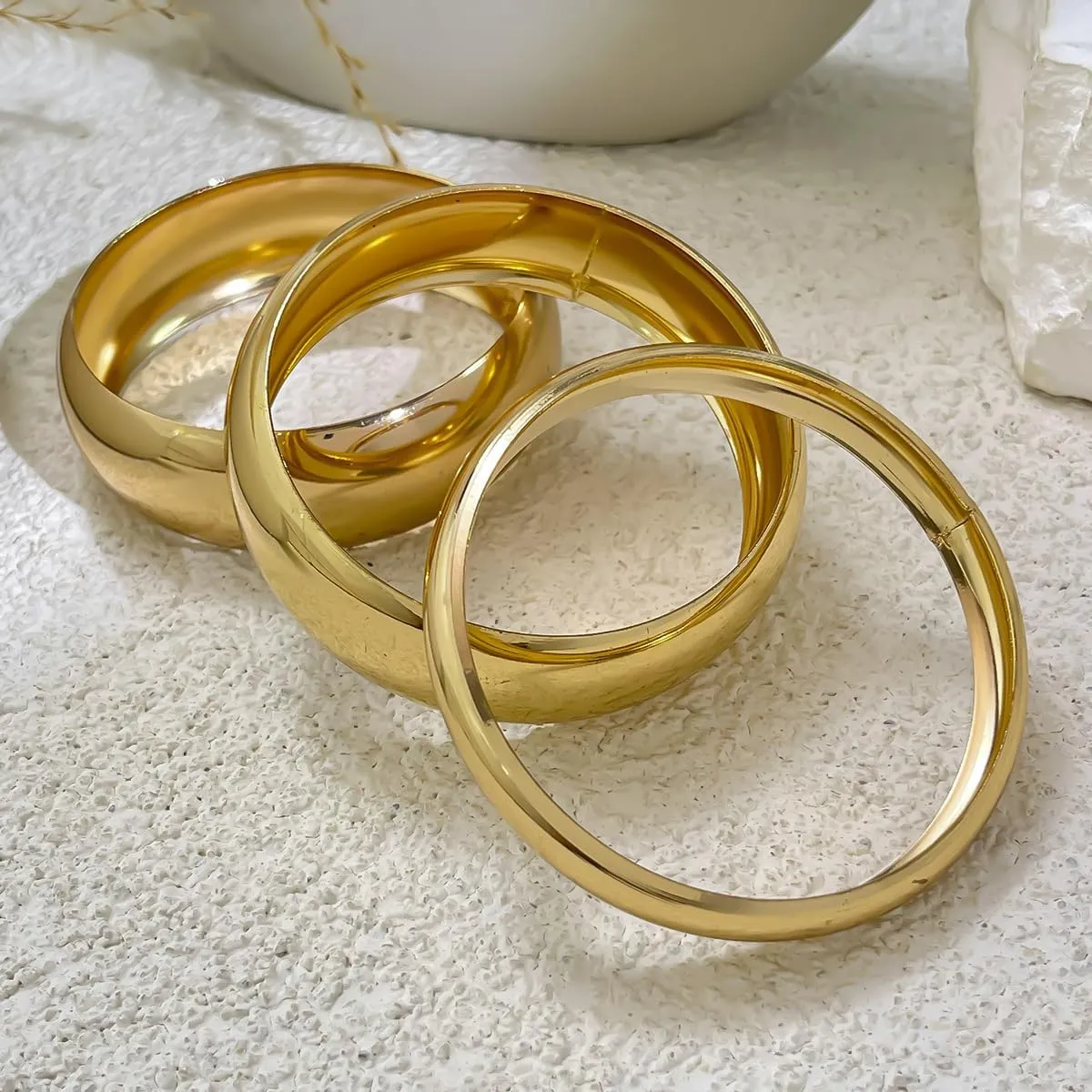 3PCS Chunky Gold Bangle Bracelets Trendy Wide Chunky Cuff Bangles Bracelets Gold Stackable Bracelets Jewelry for Women