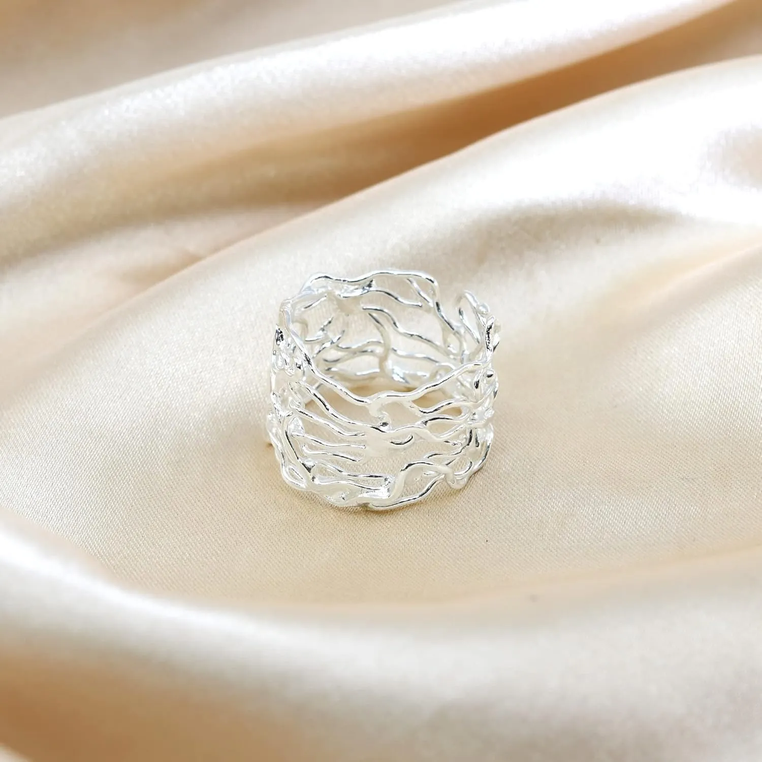 AeraVida Modern Wire Mesh Twist Band .925 Sterling Silver Ring | Delicate Wedding Rings For Women | Balinese Comfort Fit Silver Rings for Women | Statement Fashion | Sterling Silver Rings Sizes 6-10