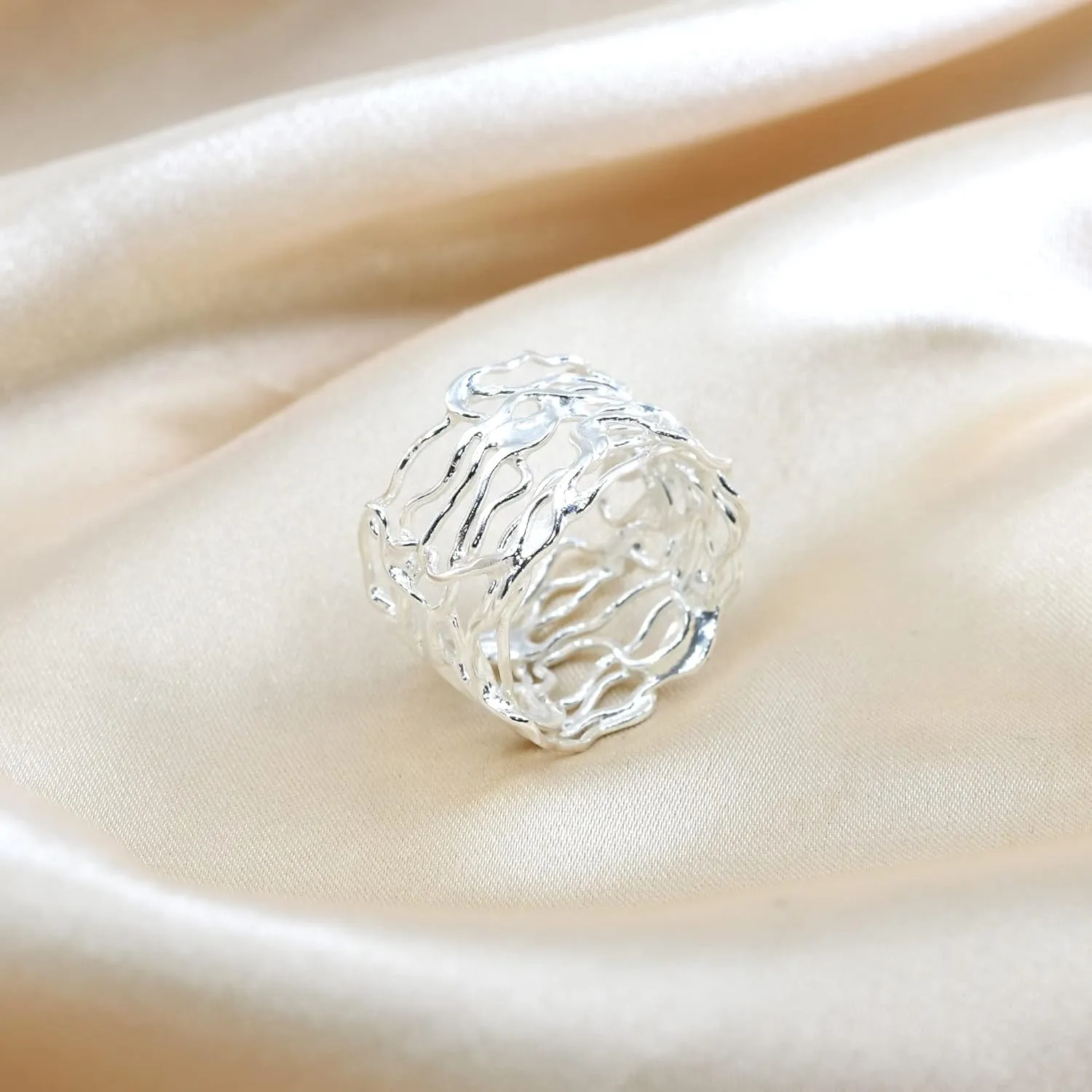 AeraVida Modern Wire Mesh Twist Band .925 Sterling Silver Ring | Delicate Wedding Rings For Women | Balinese Comfort Fit Silver Rings for Women | Statement Fashion | Sterling Silver Rings Sizes 6-10