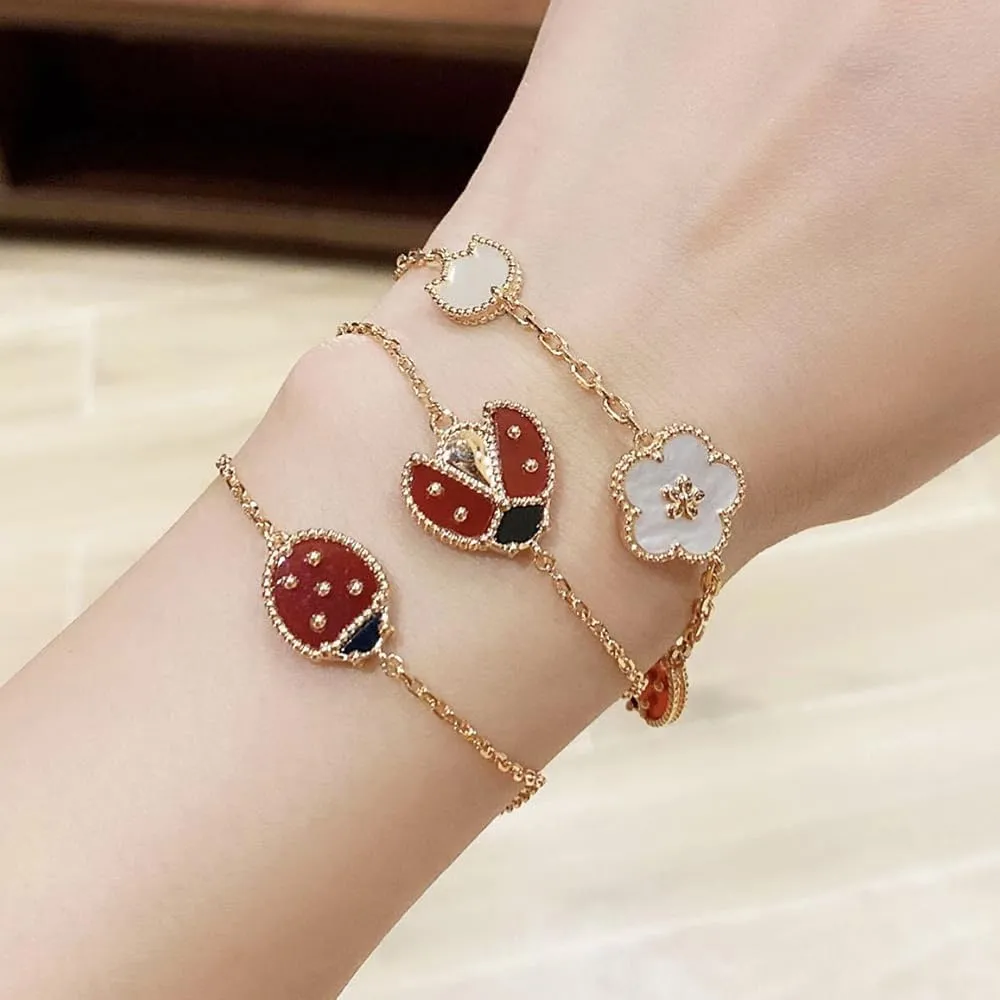 Color Stone Ladybug Bracelets for Women 18k Gold Plated Stainless Steel Heart Leaf Charms Bracelet White Shell Bracelet Handmade Enamel Bangles Designer Brand