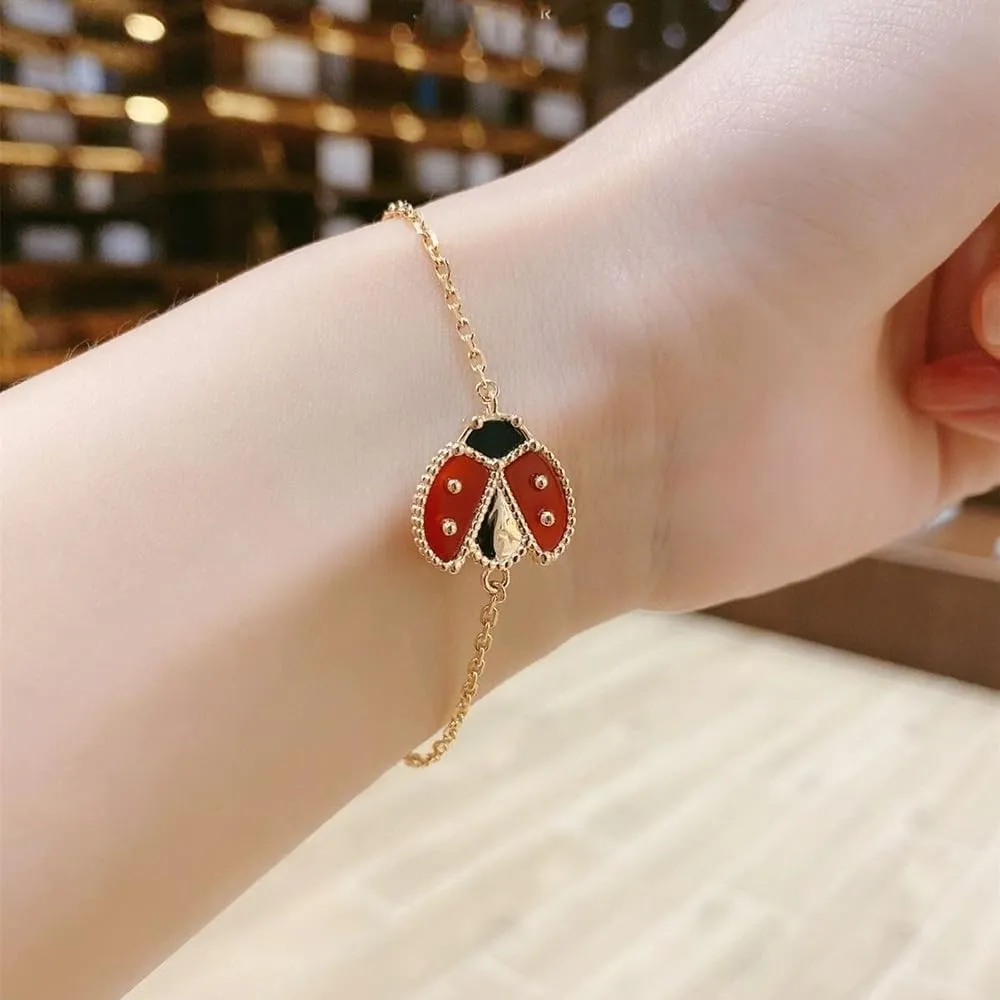 Color Stone Ladybug Bracelets for Women 18k Gold Plated Stainless Steel Heart Leaf Charms Bracelet White Shell Bracelet Handmade Enamel Bangles Designer Brand