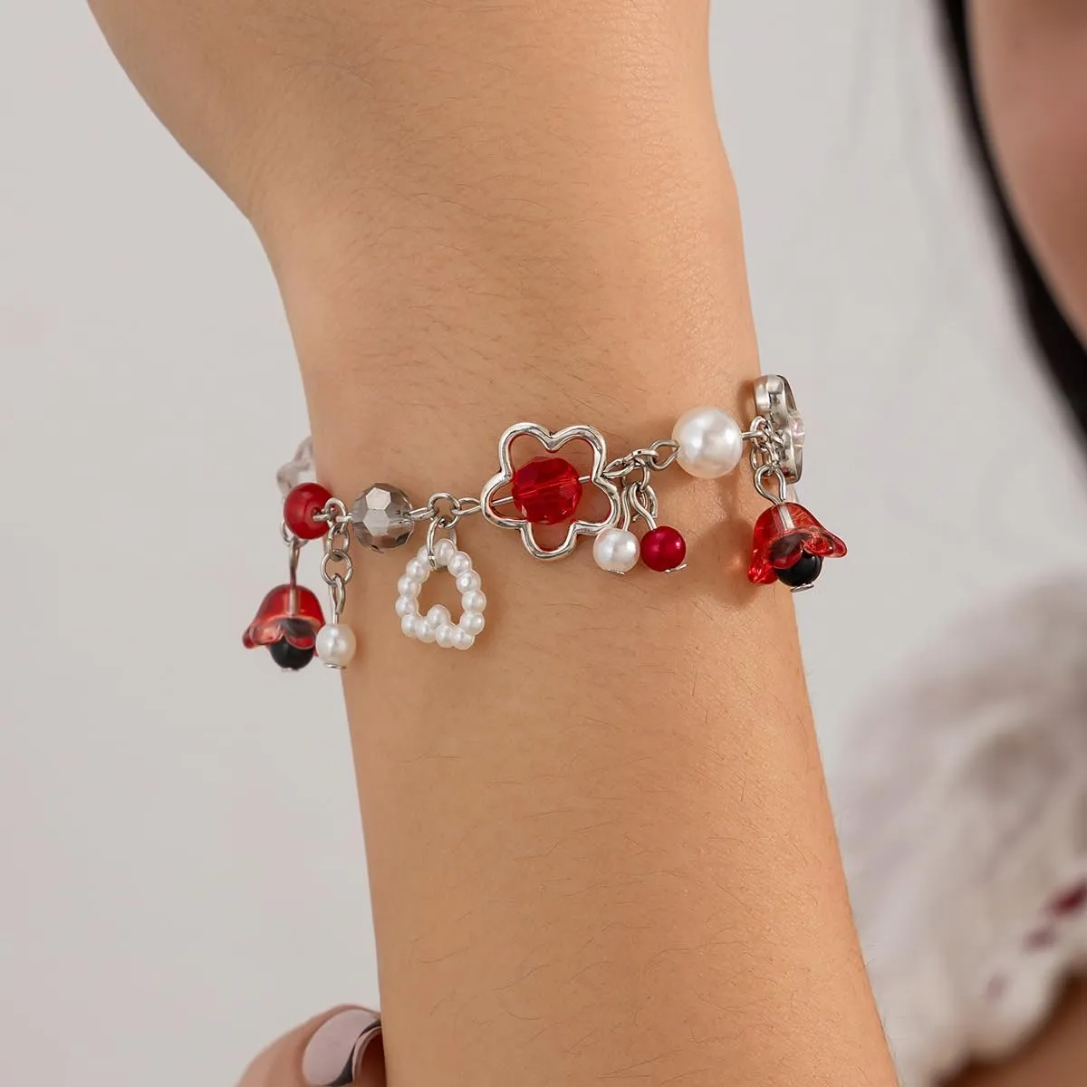Cool Punk Y2K Star Beaded Bracelet for Women Handmade Pentagram Star Strawberry Flower Bracelet Aesthetic Grunge Punk Beads Bracelet for Couples Friends BFF Jewelry Gifts