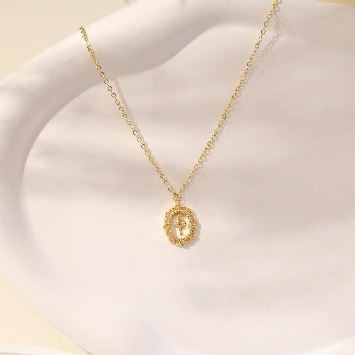 Cross Necklace for Women,Double Cross Necklace Gold Plated Cross Necklaces for Women Trendy Dainty 14K Gold Cross Pendant Necklace Simple Cute Choker Necklace Gold Charm Necklace for Women Jewelry