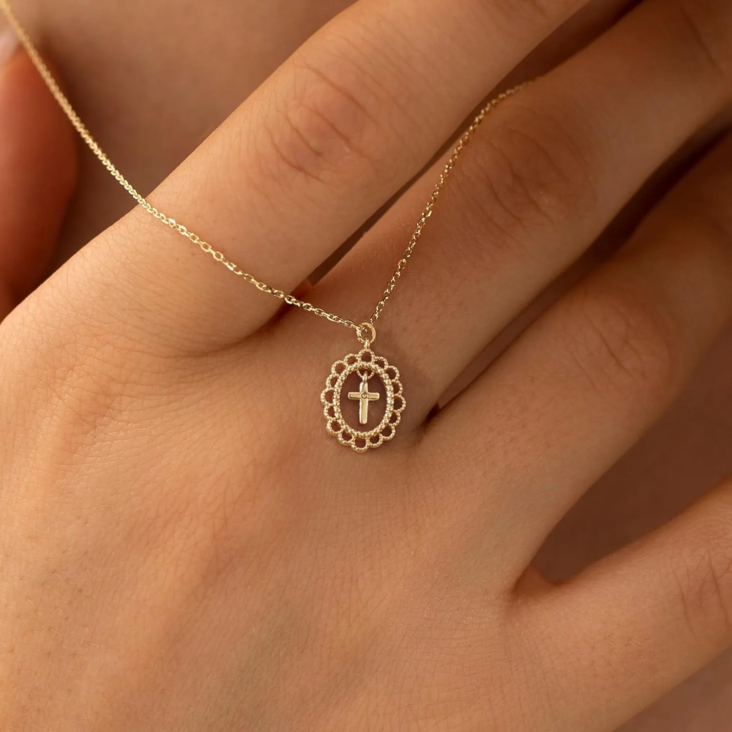 Cross Necklace for Women,Double Cross Necklace Gold Plated Cross Necklaces for Women Trendy Dainty 14K Gold Cross Pendant Necklace Simple Cute Choker Necklace Gold Charm Necklace for Women Jewelry
