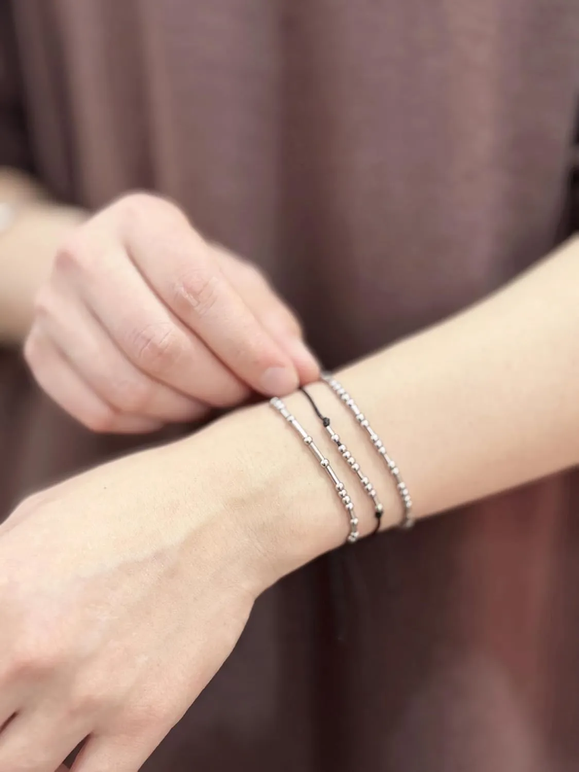 Dczosily Inspirational Morse Code Bracelets for Women Stainless Steel Jewelry Personalized Gifts for Best Friend Daughter Sister Friendship Adjustable String Beaded Bangles