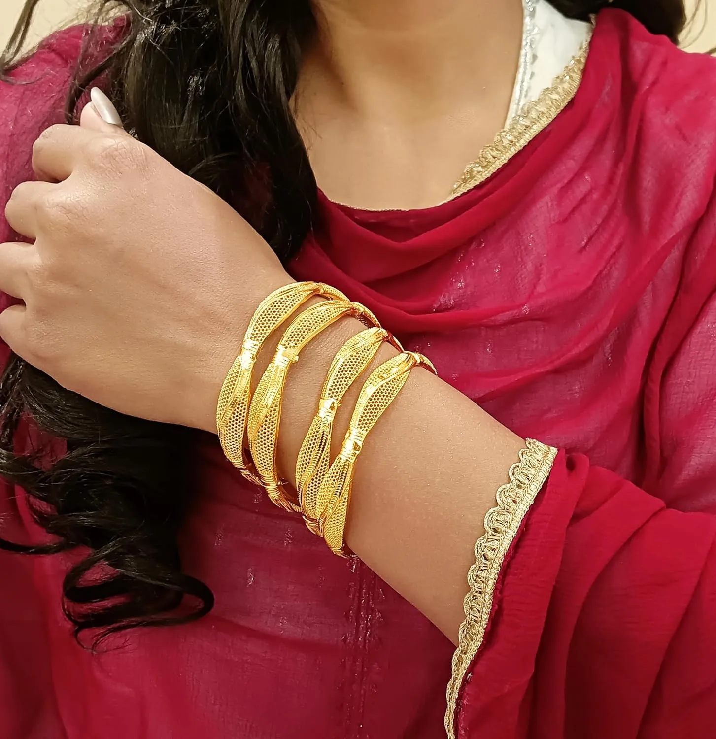 Efulgenz Indian Bangles for Women Gold Tone Dubai Style Bracelet Bangle Set Engraved Pattern Bridal Wedding Jewelry Bollywood Indian Bangles Bracelet Fashion Jewelry (4 Pcs)