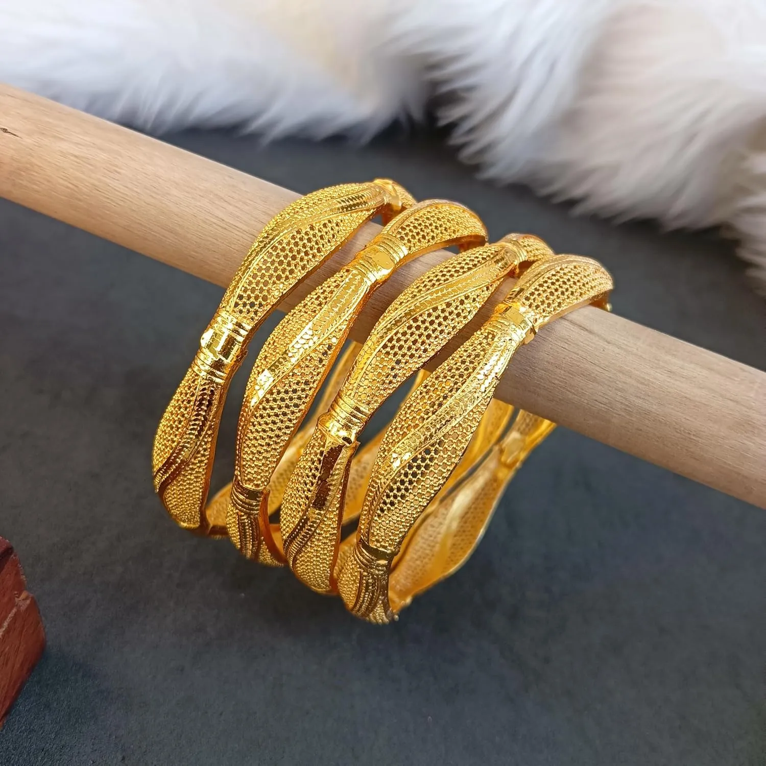 Efulgenz Indian Bangles for Women Gold Tone Dubai Style Bracelet Bangle Set Engraved Pattern Bridal Wedding Jewelry Bollywood Indian Bangles Bracelet Fashion Jewelry (4 Pcs)
