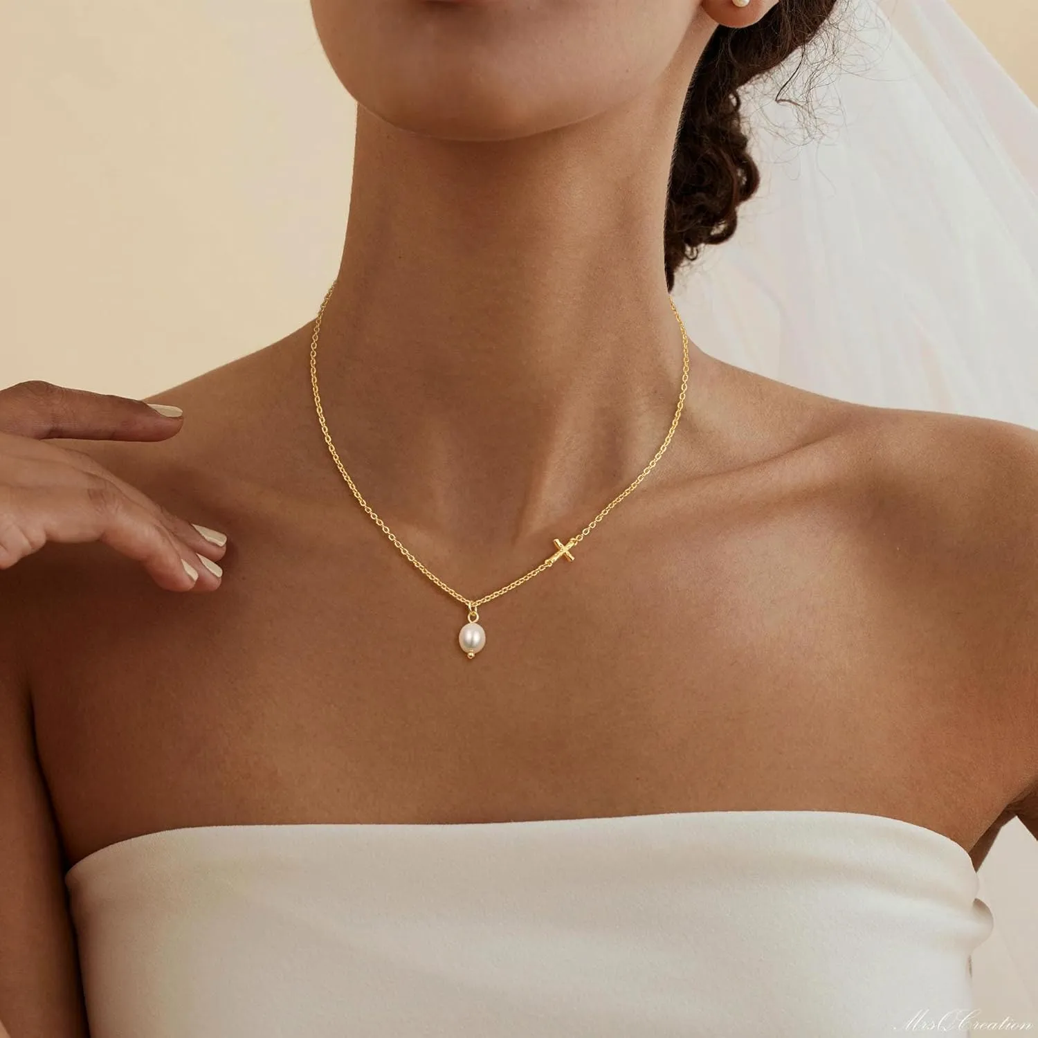 Gold Pearl Necklaces for Women Trendy, Dainty 14K Gold Pearl Pendant Chain Choker Necklace Cute Simple Pearl Pendant Link Necklace Waterproof Hypoallergenic Gold Jewelry Gifts for Women