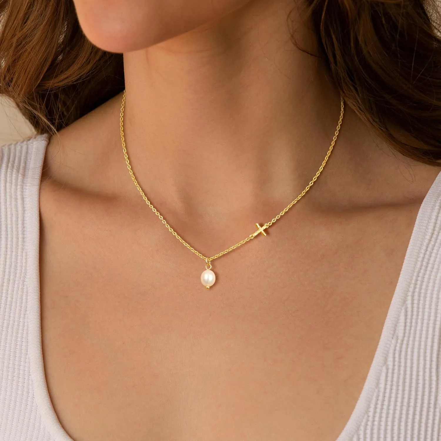 Gold Pearl Necklaces for Women Trendy, Dainty 14K Gold Pearl Pendant Chain Choker Necklace Cute Simple Pearl Pendant Link Necklace Waterproof Hypoallergenic Gold Jewelry Gifts for Women