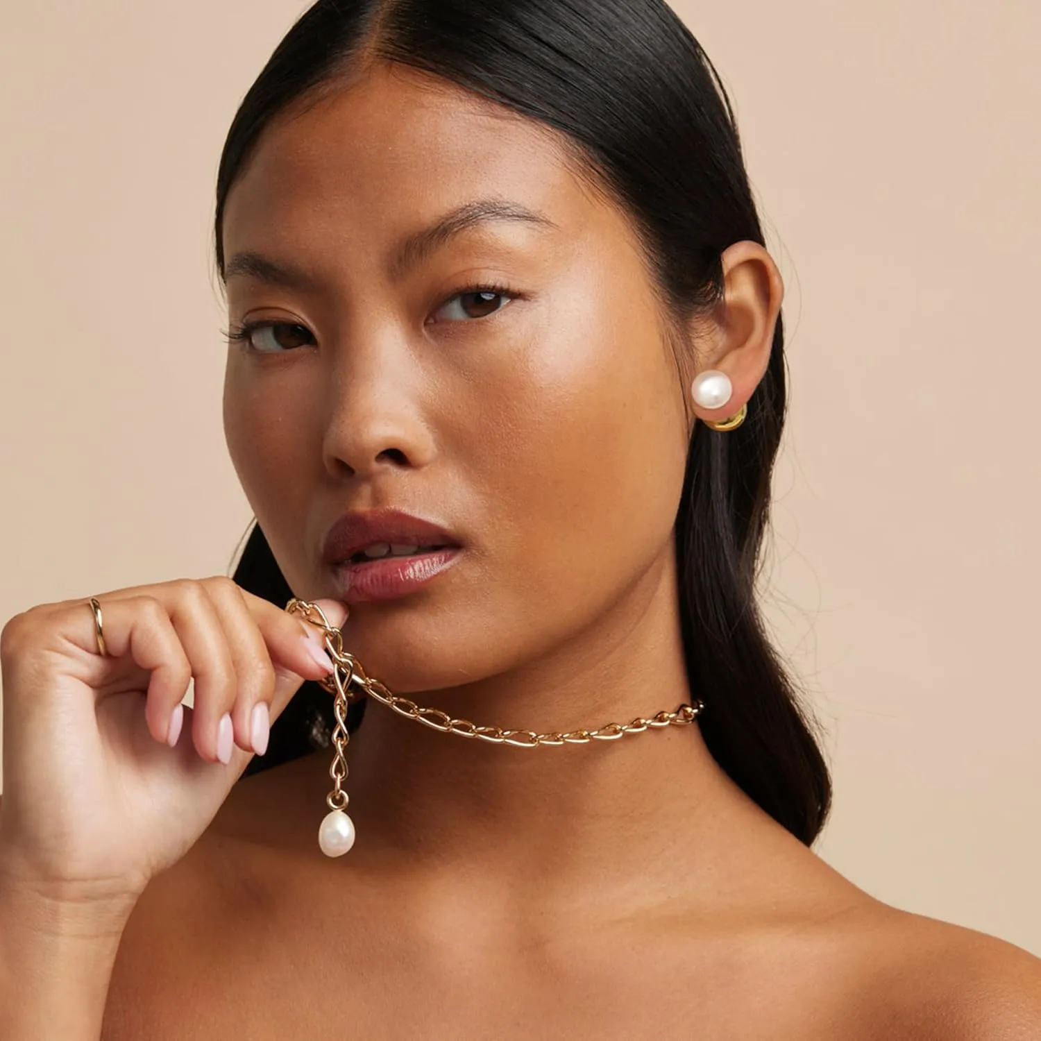 Gold Simulated Shell Pearl Earrings for Women, 18K Gold Plated Pearl Drop Earrings Gold Pearl Hoop Earrings Trendy Lightweight Hypoallergenic Earrings Jewelry