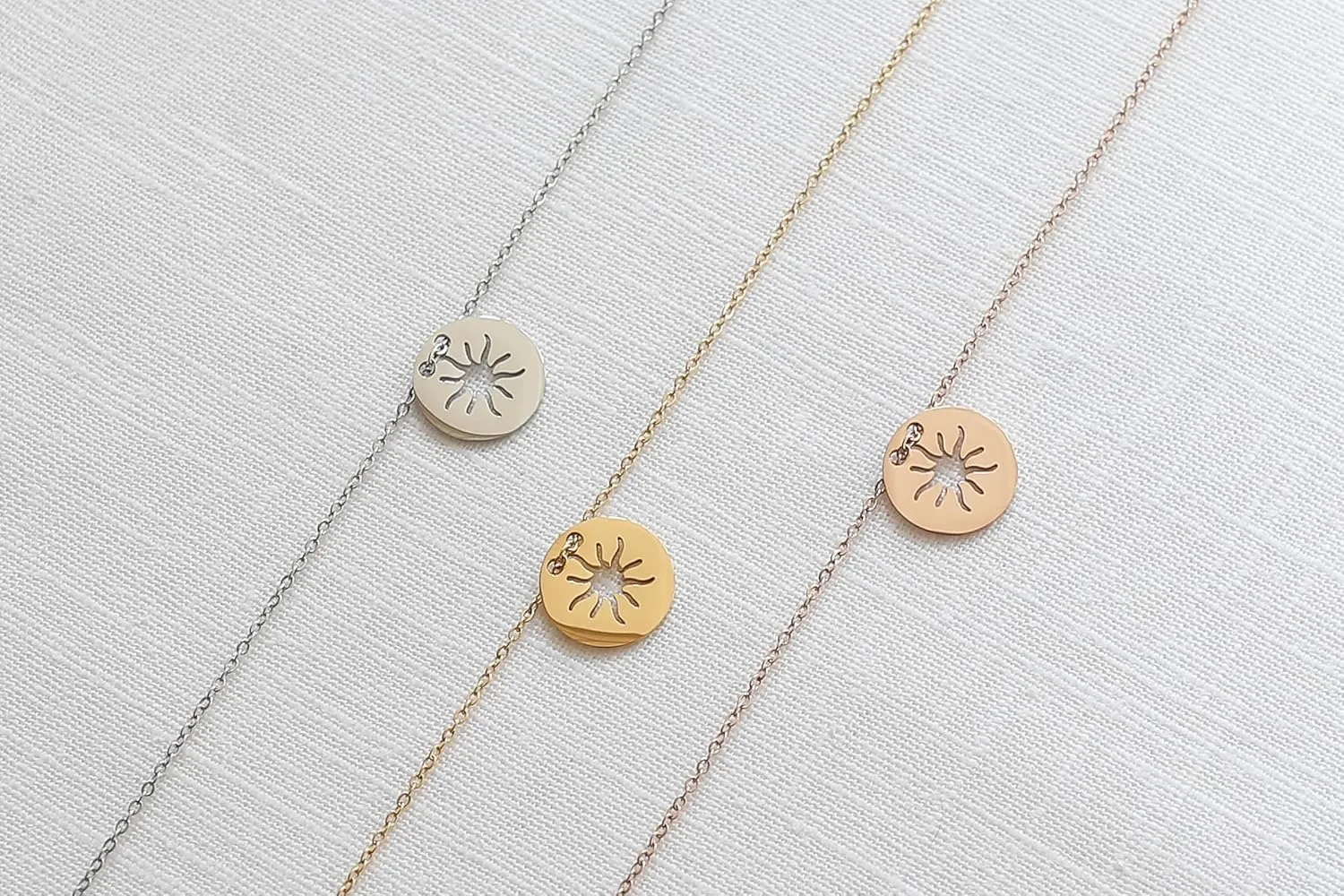 LUUK LIFESTYLE Stainless steel necklaces for women with pendant, trendy jewelry card with Happiness saying, lucky charm, friendship gift, women's jewellery, trendy gift idea for her, silver, gold and rose