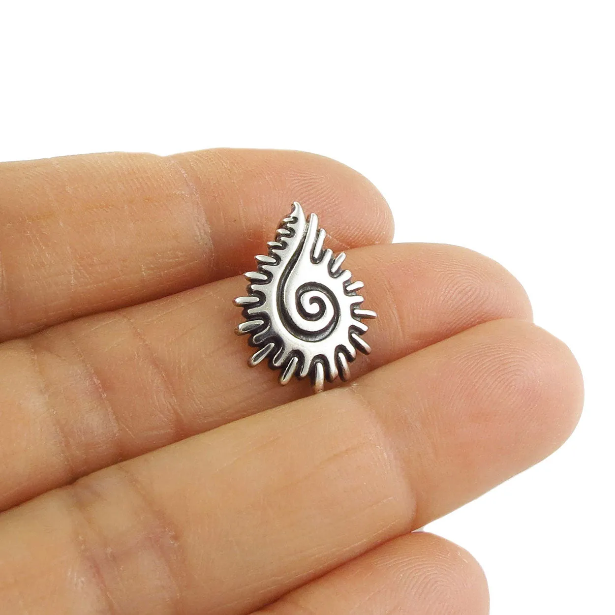 Maria Belen 925 Silver Seashell Pendant