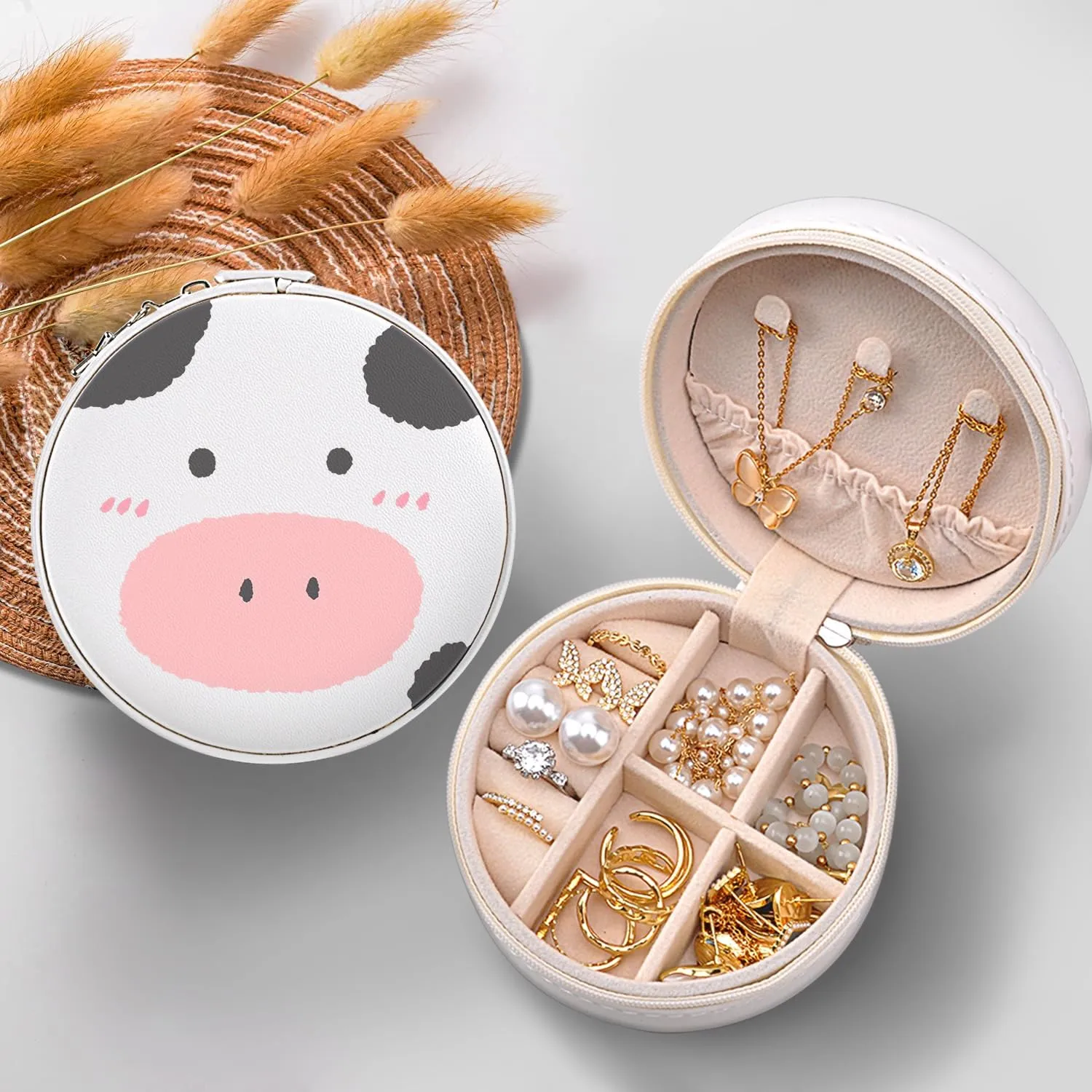 MAYCARI Small Portable Travel Jewelery Box, Cute Cow Pattern Mini Leather Jewelery Box Organiser for Rings Earrings Necklace Bracelets Jewelry Gift for Women Girls Kids