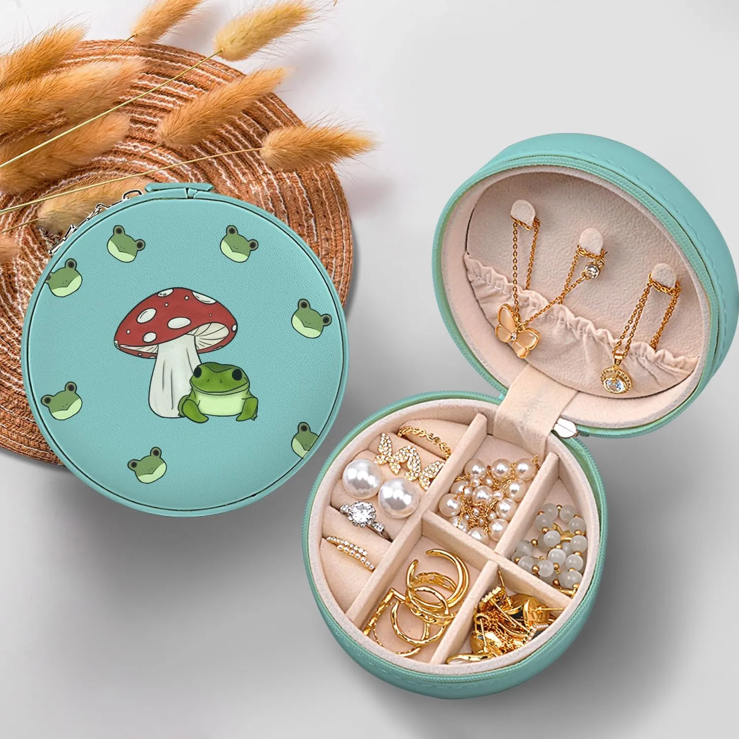 MAYCARI Small Portable Travel Jewellery Box, Cute Frog and Mushroom Pattern Mini Leather Jewellery Box Organiser for Rings Earrings Necklace Bracelets Jewelry Gift for Women Girls Kids