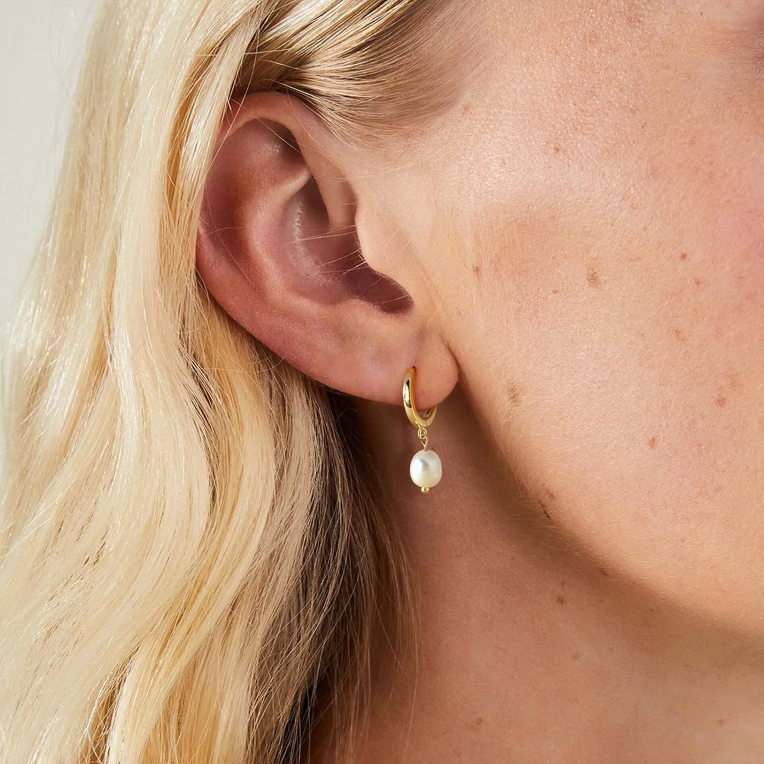 Me&Hz 14K Gold Plated Huggie Hoop Earrings for Women Statement Dainty Gold Filled Cubic Zirconia Dangle Earrings Lightweight Minimalist Aesthetic Drop Earrings for Women Trendy Jewelry Gifts