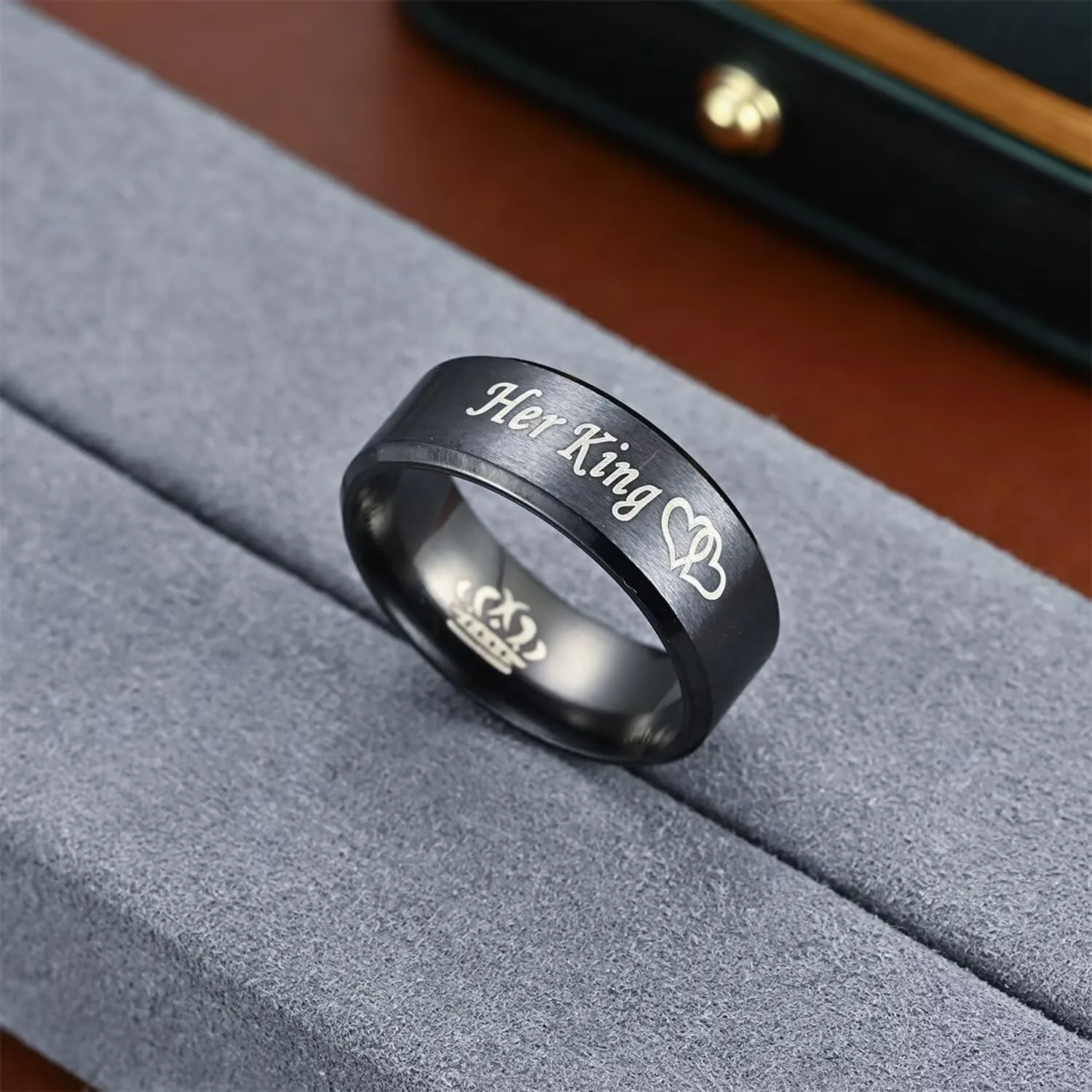 Meilord Black Stainless Steel King Queen Couple Rings for Her and Him Matching Heart-Shaped Crown Ring Lover Rings for Wedding Bands Bridal Sets Engagement Promise Rings