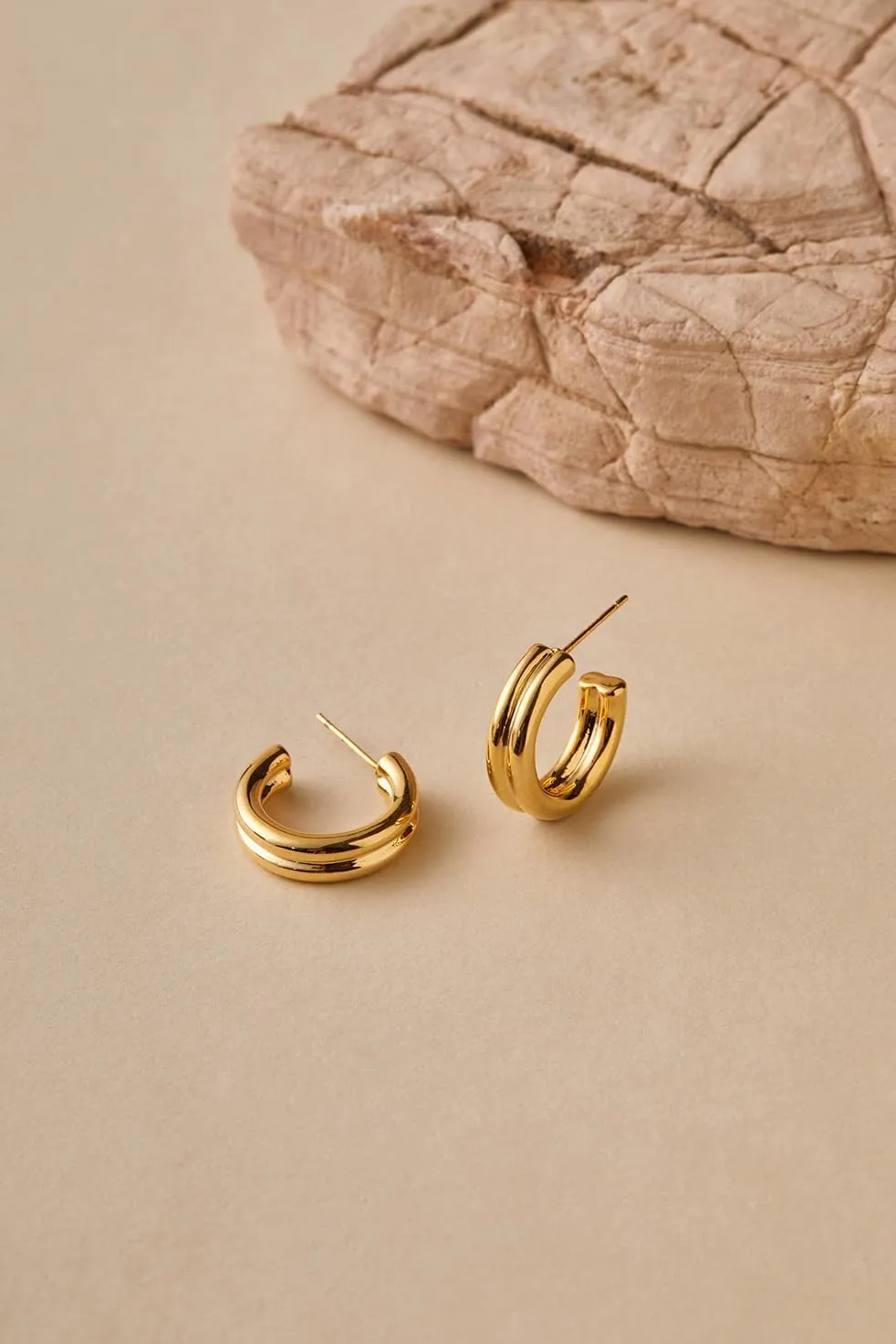 Minimalist Hoop Earrings 14K Gold Plated Lightweight Twisted Small Thick Huggie Hoops Earrings Hypoallergenic Gold Earrings for Women Trendy Hoops Drop Dangle Earrings Studs Jewelry Gifts