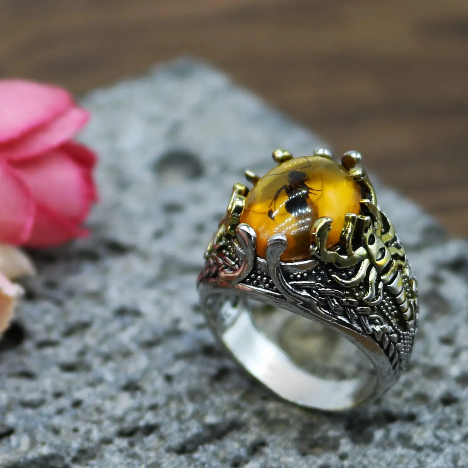 Retro Oval Yellow Agate Cocktail Rings Gothic Hip Hop Punk Crystal Zircon Scorpion Party Ring for Men Boy Fashion Jewellery Gifts