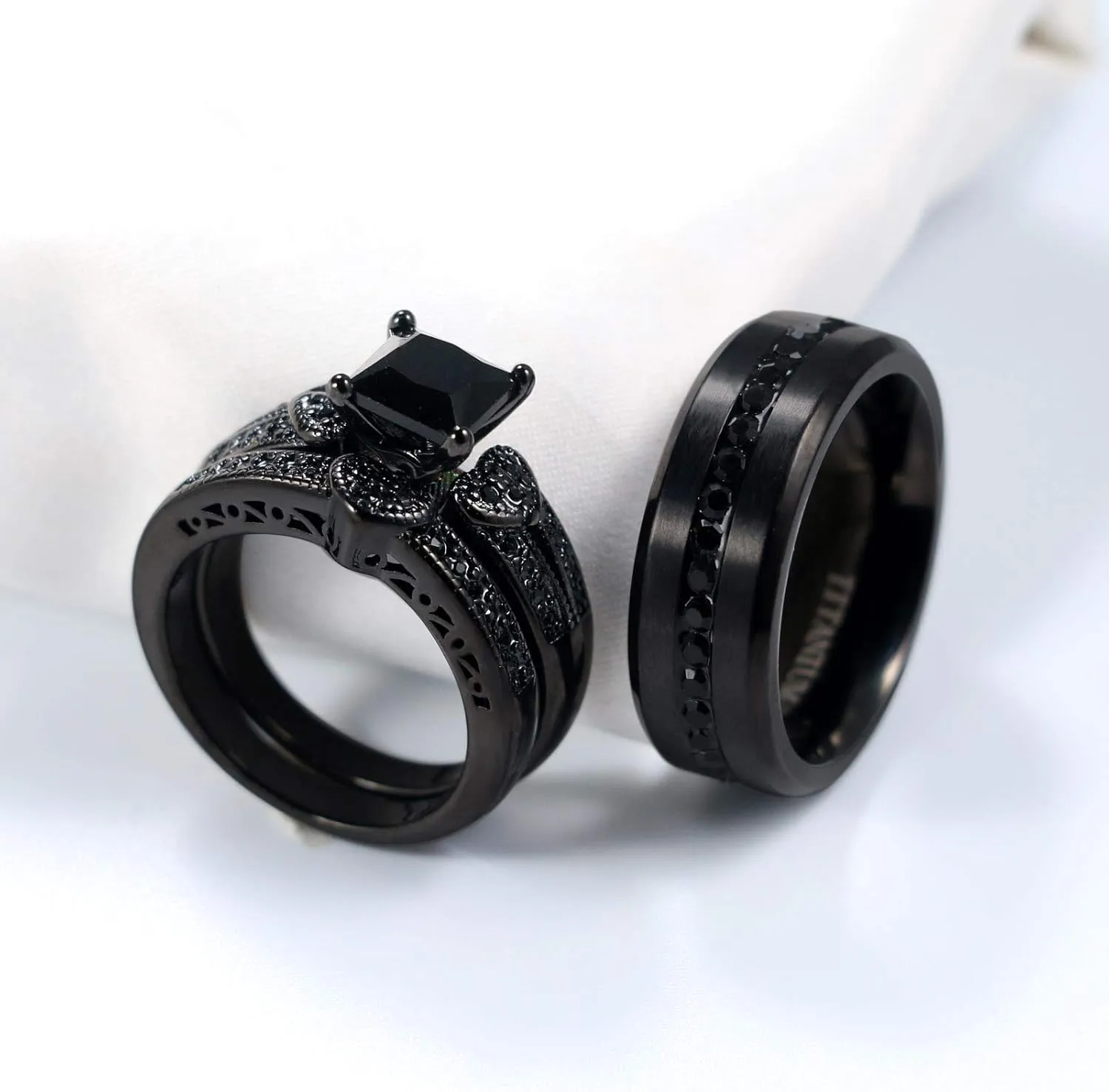 ringheart 2 Rings His and Hers Ring Couple Rings Black Cz Rings Womens Wedding Ring Sets Titanium Steel Mens Wedding Bands