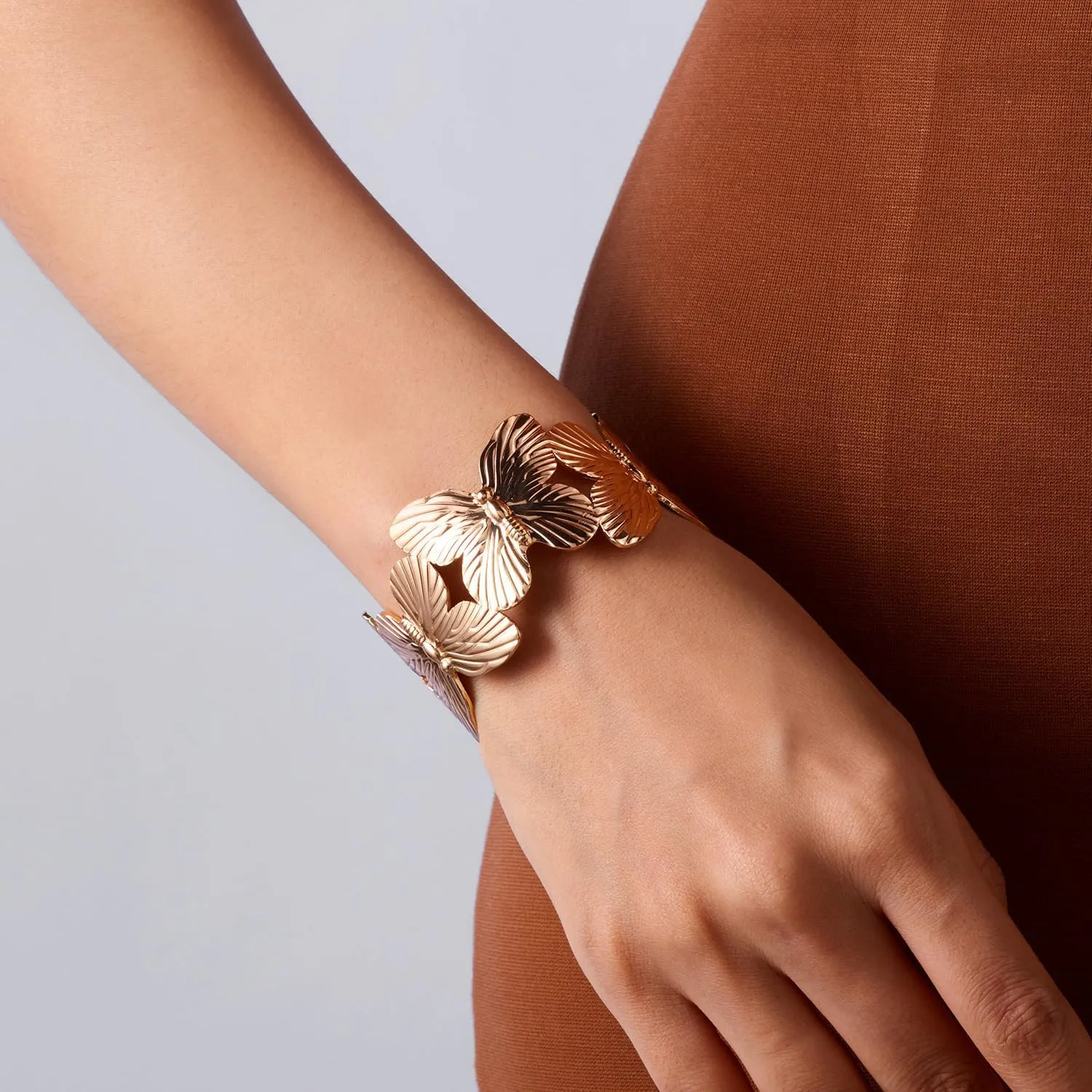 Vintage Flower Butterfly Bracelet Chunky Gold Cuff Bracelets for Women Wide Open Cuff Bangles Statement Bracelet Jewelry Hollow Wide Cuff Bracelet